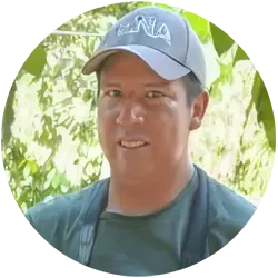 Andrés Apana Hinojosa, licensed local tourism guide and project manager at Madidi Kullpana Ecolodge, supporting sustainable jungle tours in Madidi National Park.